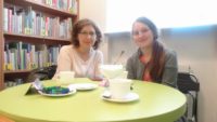 Przy zielonym stoliku, o powieści Marcina Szczygielskiego,  "Teatr Niewidzialnych dzieci dyskutują dwie członkinie DKK.