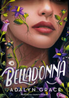 Okładka książki "Belladonna" Adalyn Grace przedstawia twarz dziewczyny w kwiatach.